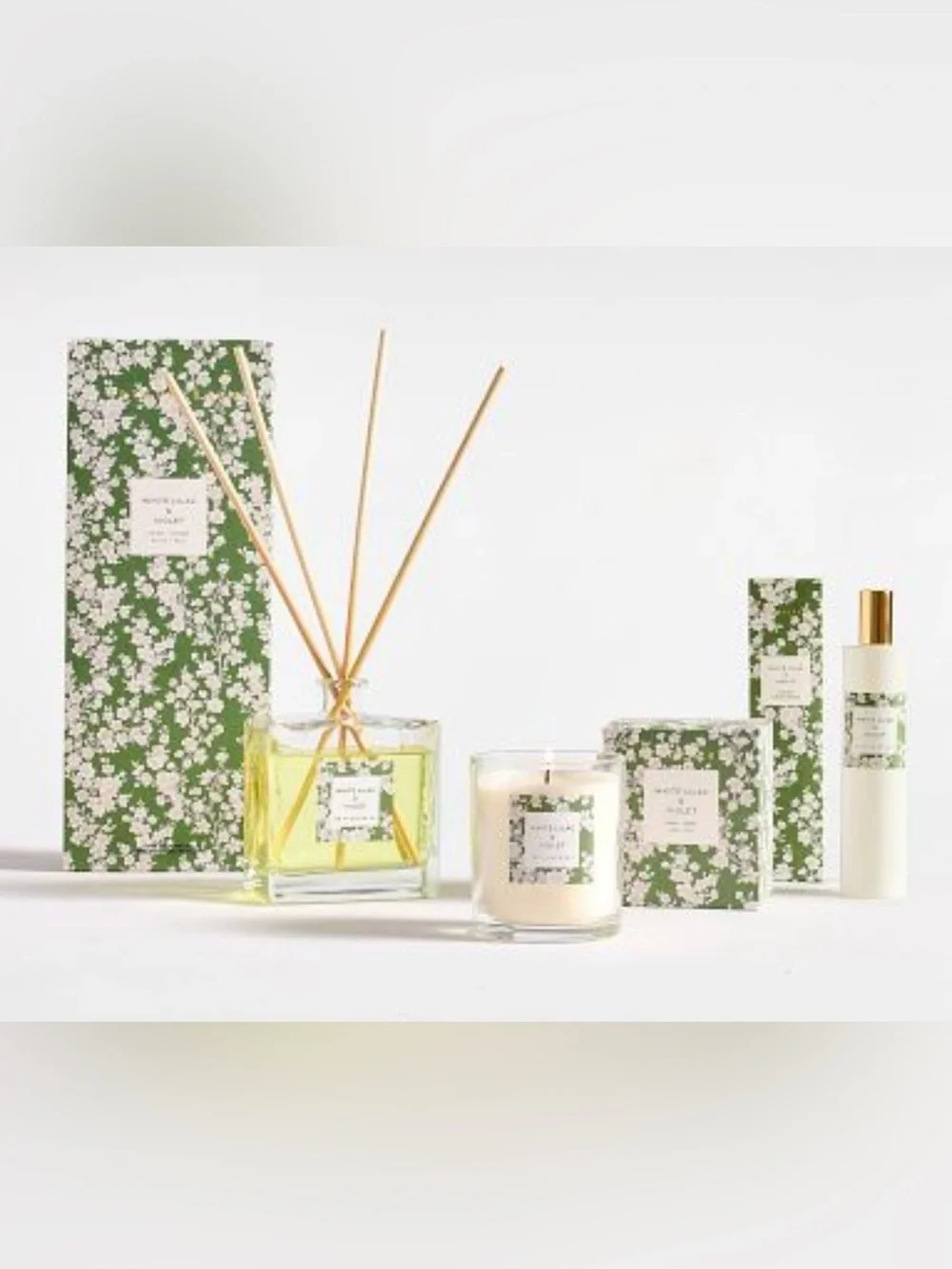 Pottery Barn White Lilac & Violet Candle - 7.5 oz.